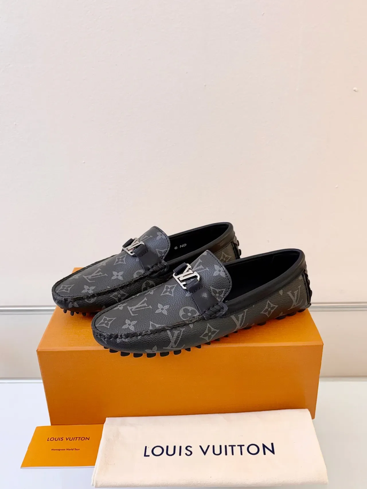 Louis Vuitton কালো বাদামি Monogram Canvas Pebble Sole লুফার 2