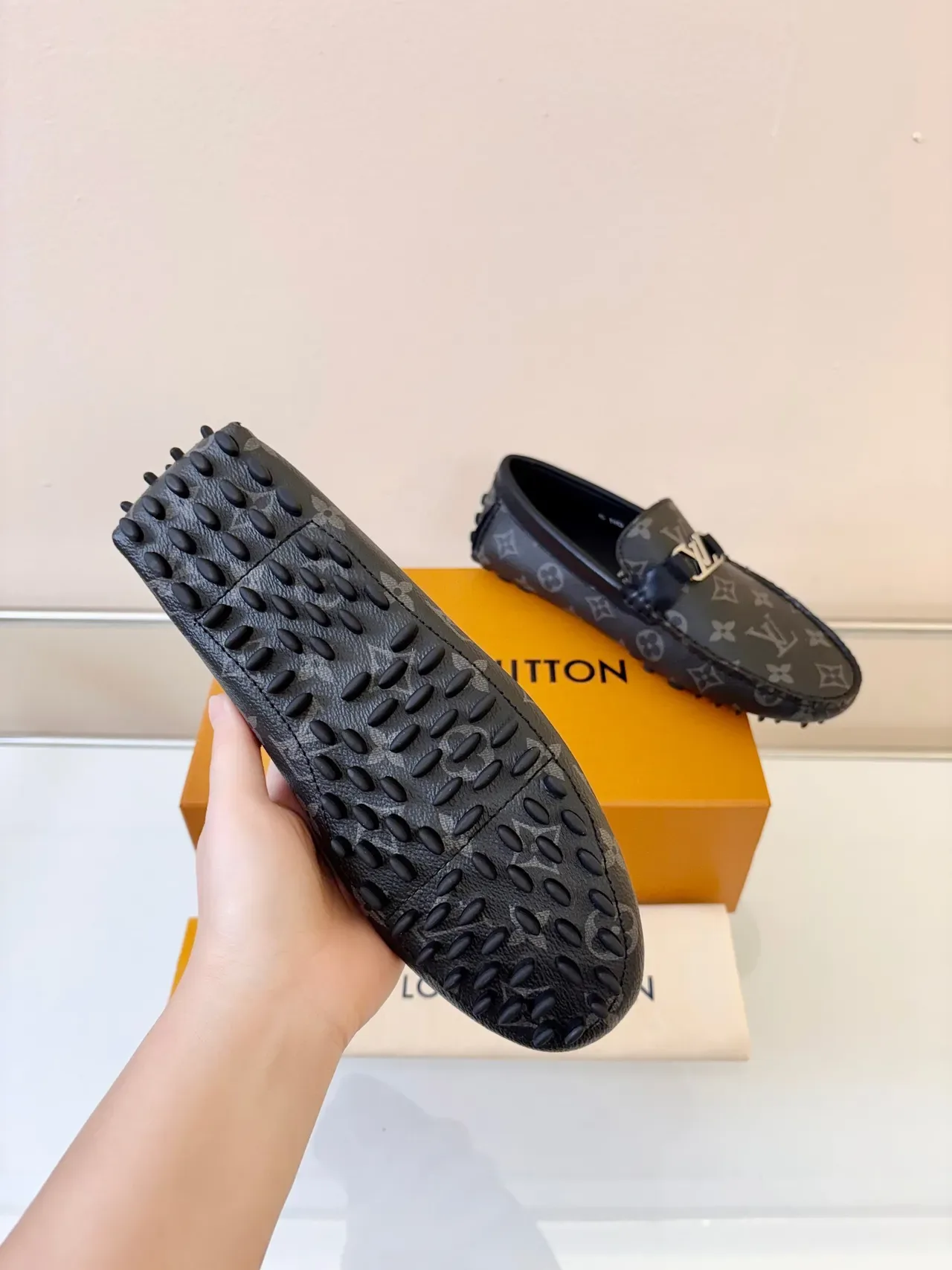 Louis Vuitton কালো বাদামি Monogram Canvas Pebble Sole লুফার 5
