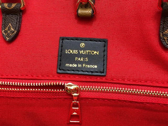 Louis Vuitton أسود بني Monogram Canvas مقابض جلد مطوية حقيبة تون 2
