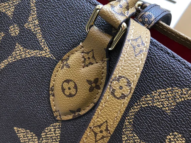 Louis Vuitton أسود بني Monogram Canvas مقابض جلد مطوية حقيبة تون 5