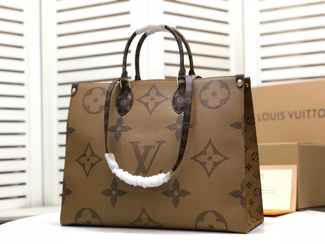Louis Vuitton أسود بني Monogram Canvas مقابض جلد مطوية حقيبة تون 9
