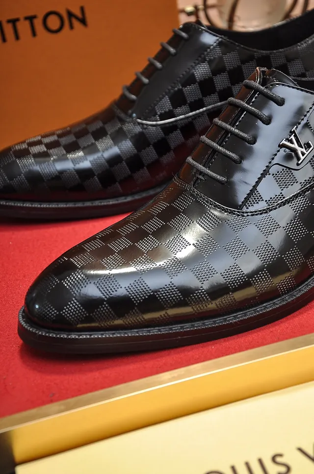 Louis Vuitton Sapatos Oxford de couro patentado preto com bico redondo Damier Graphite 2