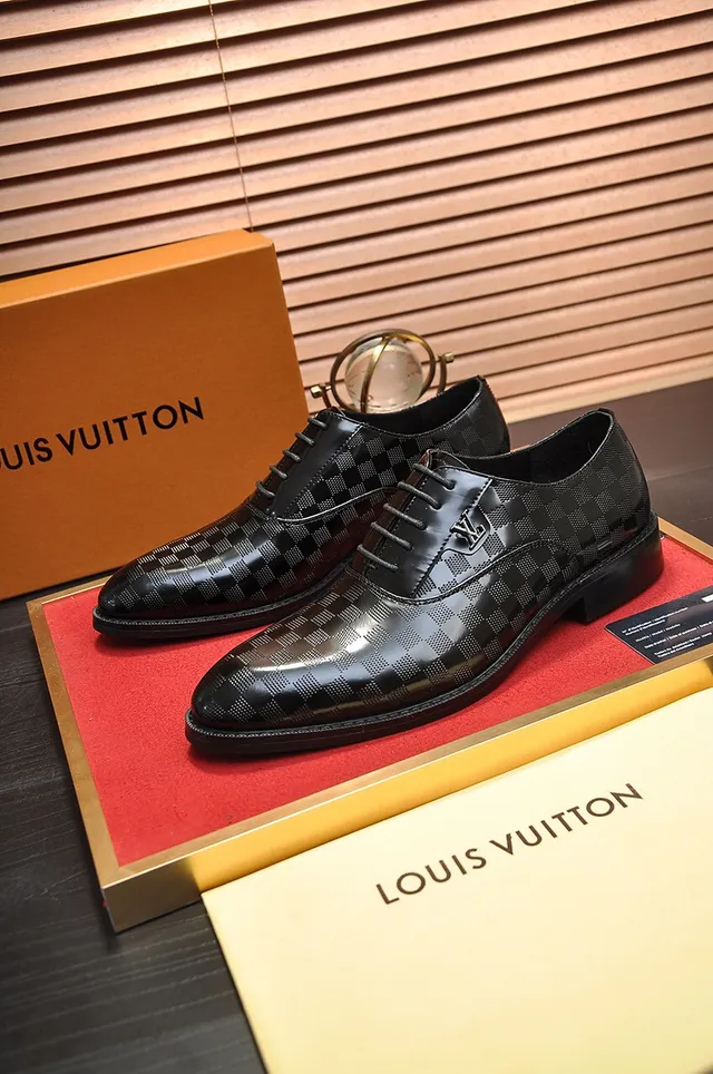 Louis Vuitton Sapatos Oxford de couro patentado preto com bico redondo Damier Graphite 4