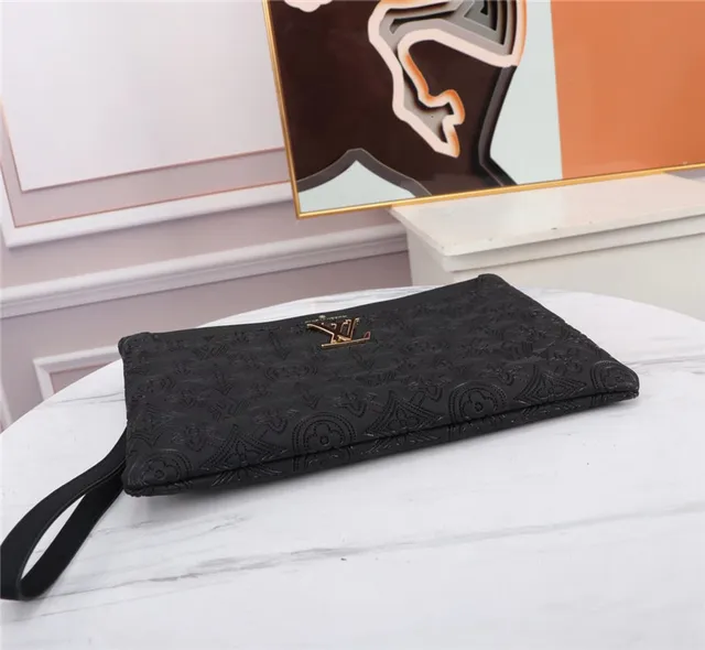 লুইস ভিটন কালো সোনা এমবসড Monogram Empreinte Leather LV Turn-Lock Clasp Wristlet 4