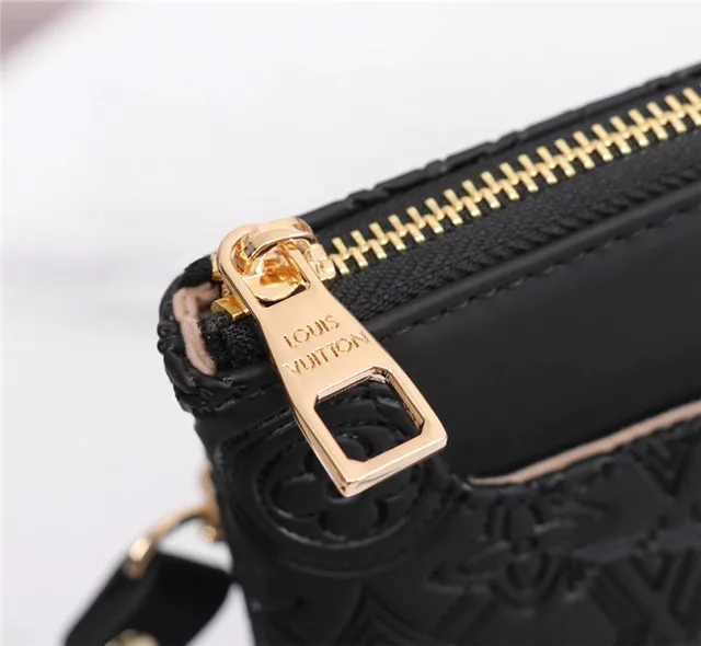 লুইস ভিটন কালো সোনা এমবসড Monogram Empreinte Leather LV Turn-Lock Clasp Wristlet 5