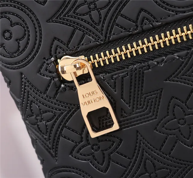 লুইস ভিটন কালো সোনা এমবসড Monogram Empreinte Leather LV Turn-Lock Clasp Wristlet 6