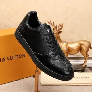 Louis Vuitton Zapatillas Lifestyle Negras Monogramadas de Cuero Low-Top