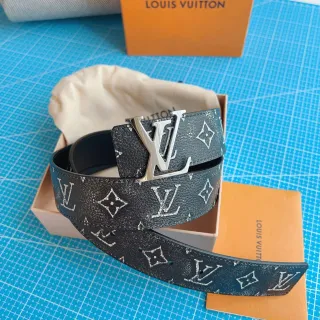 Louis Vuitton কালো সিলভার মোনোগ্রাম-প্রিন্টেড গ্লিটার-ফ্লেক লেদার বেল্ট