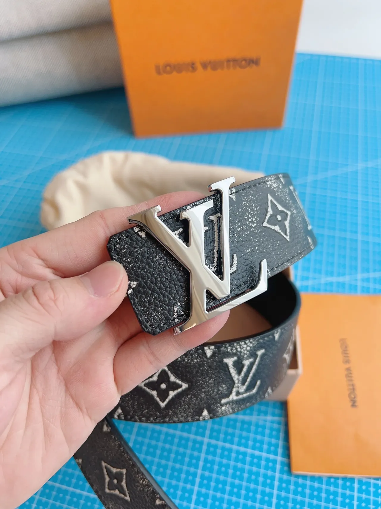 Louis Vuitton Black Silver Monogram-Printed Glitter-Flecked Leather Belt 2