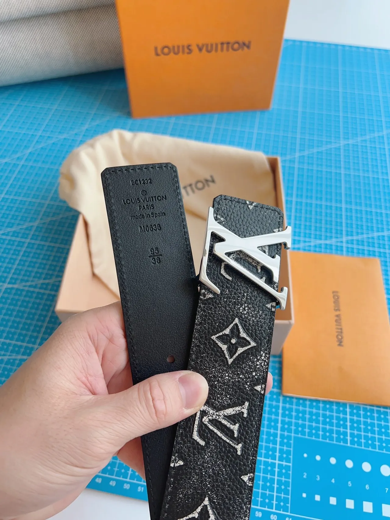 Louis Vuitton Black Silver Monogram-Printed Glitter-Flecked Leather Belt 3