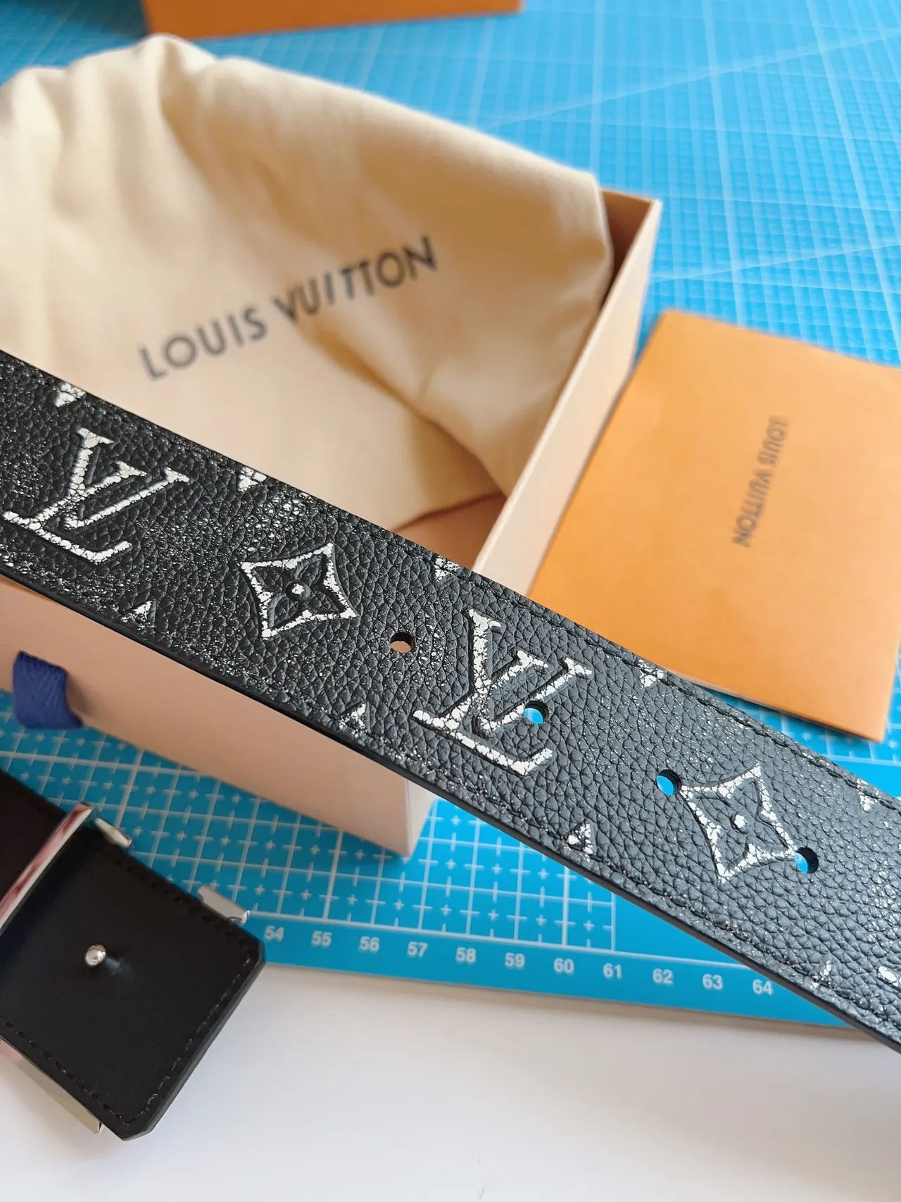 Louis Vuitton Black Silver Monogram-Printed Glitter-Flecked Leather Belt 6