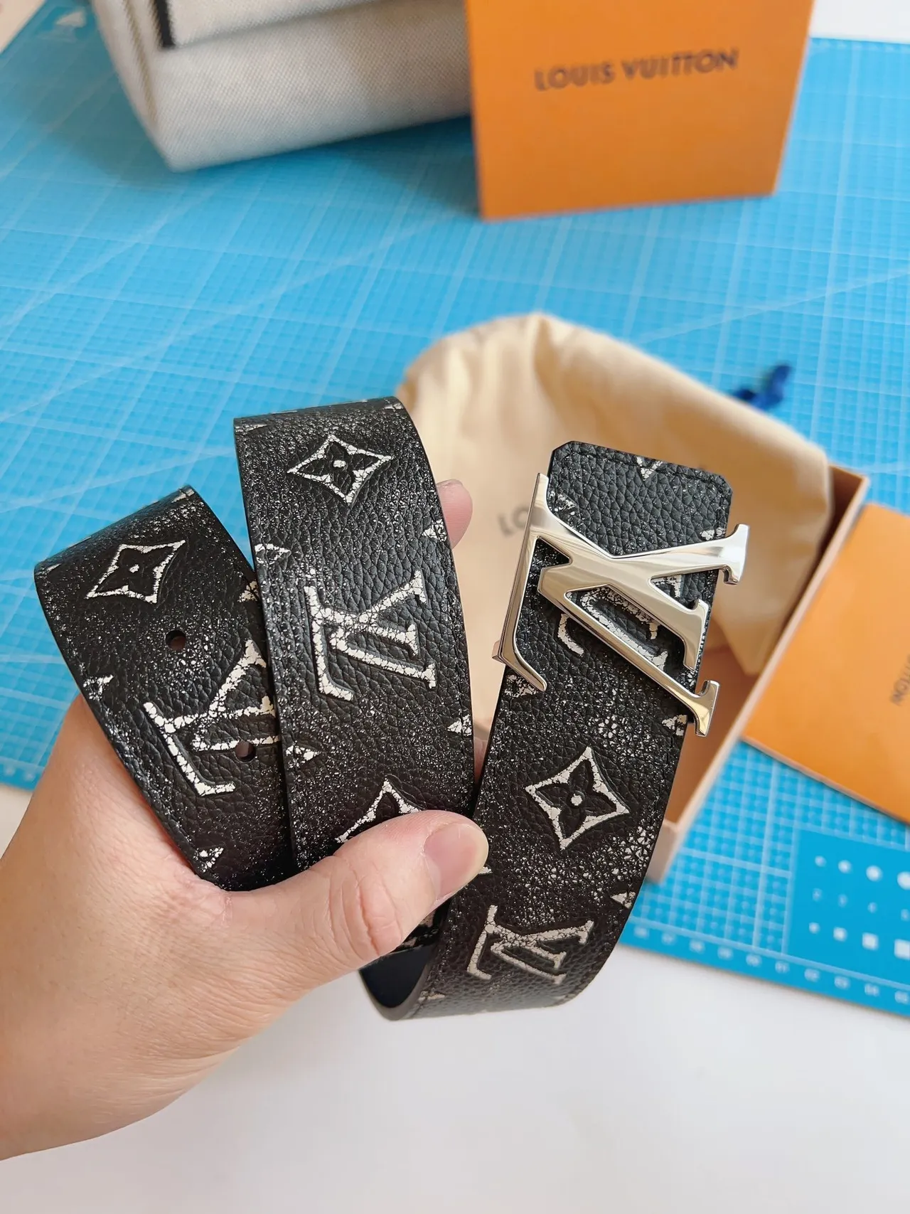 Louis Vuitton Black Silver Monogram-Printed Glitter-Flecked Leather Belt 7
