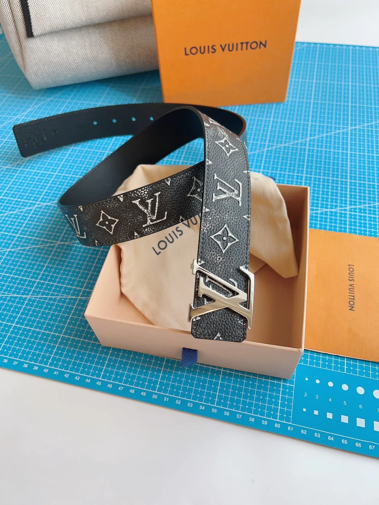 Louis Vuitton Black Silver Monogram-Printed Glitter-Flecked Leather Belt 8
