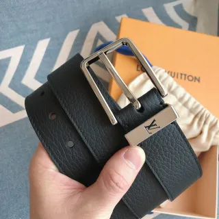 Louis Vuitton Black Silver Pebbled Rectangular LV Plaque Buckle Leather Belt