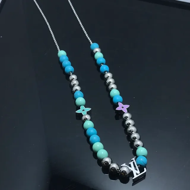 Louis Vuitton Collier avec pendentifs de fleurs émaillé bleu argenté perlé 5