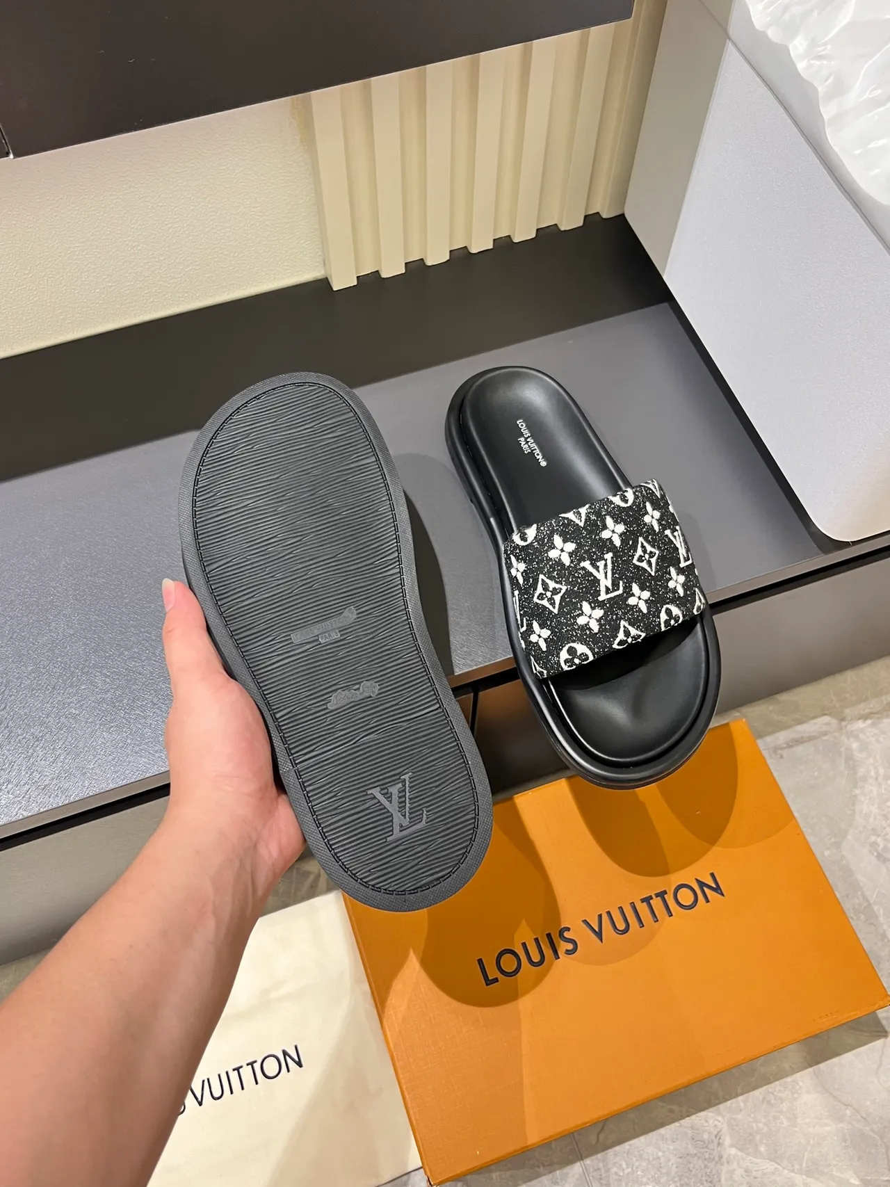 Louis Vuitton Blue White Monogrammed Canvas Strap Flat Rubber Sole Slippers 3