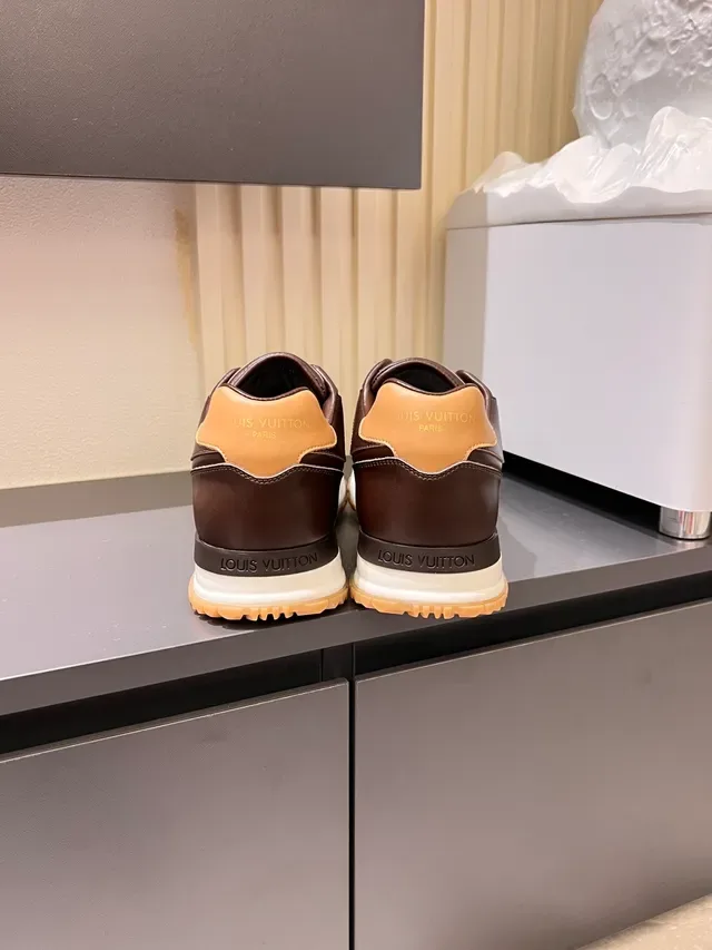 Louis Vuitton sneakers lifestyle marrom bege com painéis de couro low top 2