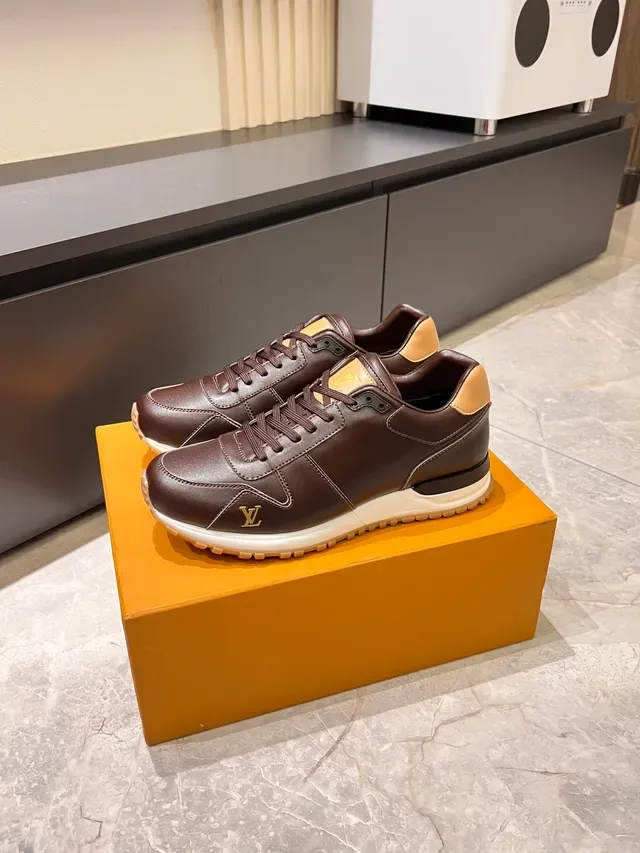 Louis Vuitton sneakers lifestyle marrom bege com painéis de couro low top 4