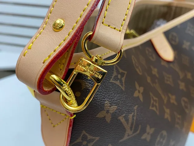 Louis Vuitton Marron Beige Monogramme Toile Souple Hobo Silhouette Sac 5