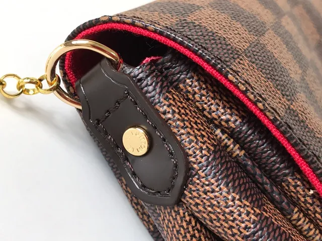 Louis Vuitton Bolsa Marrom Dourado Damier Ebène Xadrez de Lona com Hardware 7
