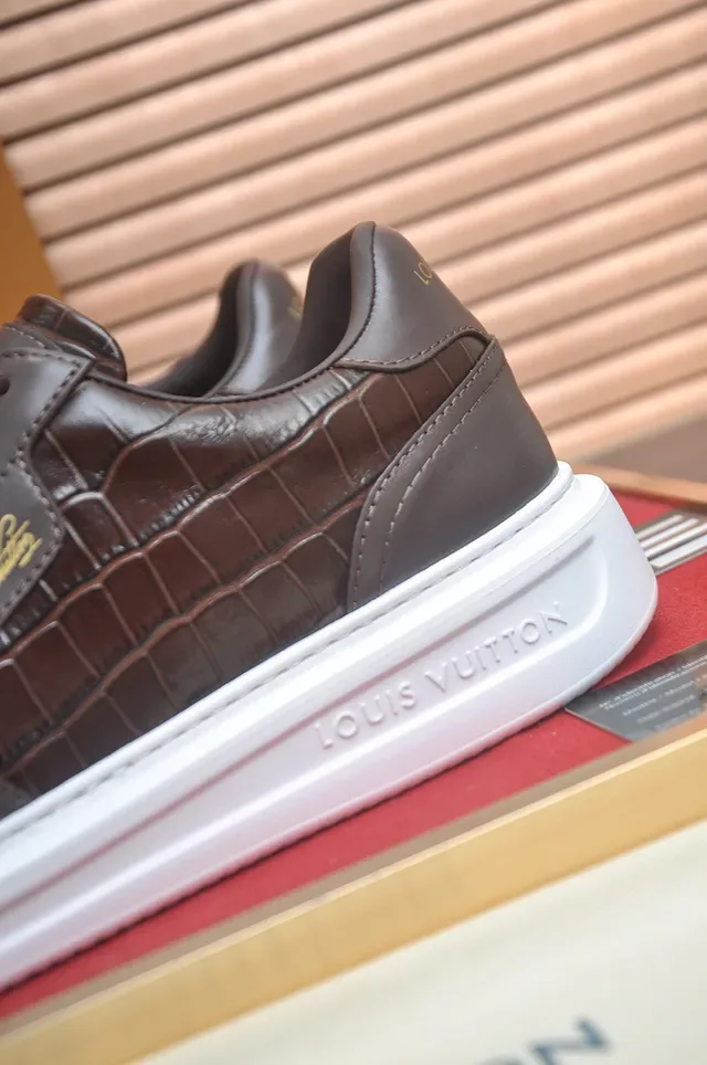Louis Vuitton বাদামী ও সাদা ক্রক-এমবসড লেদার গোল্ড সিগনেচার লোগো লাইফস্টাইল স্নিকার্স 2