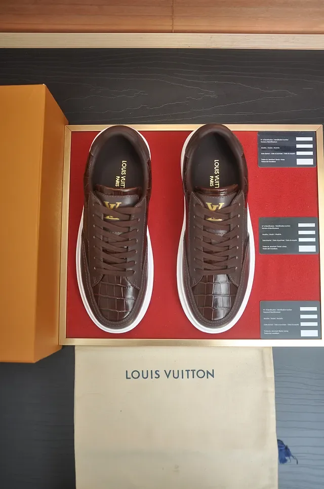 Louis Vuitton বাদামী ও সাদা ক্রক-এমবসড লেদার গোল্ড সিগনেচার লোগো লাইফস্টাইল স্নিকার্স 5