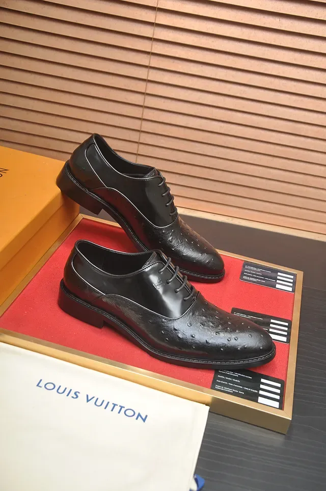Louis Vuitton Sapatos Oxford Preto Texturizado Avestruz Bico de Tapa 4