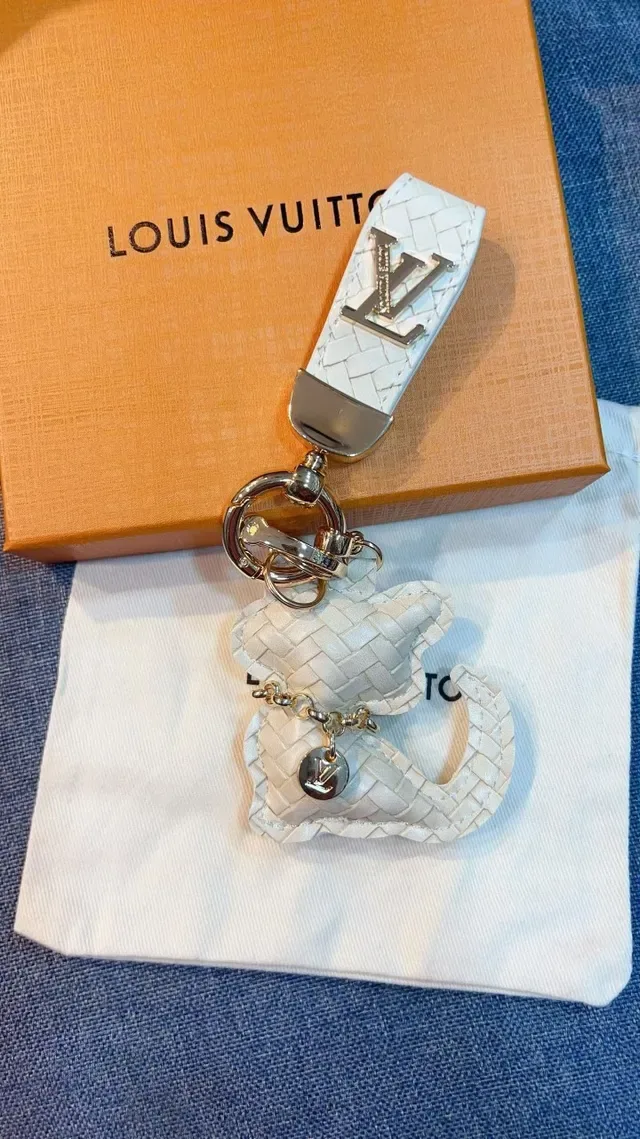 Louis Vuitton Chat Multicolor Woven Leather Cat-Shaped Charm Crossbody Bag 9