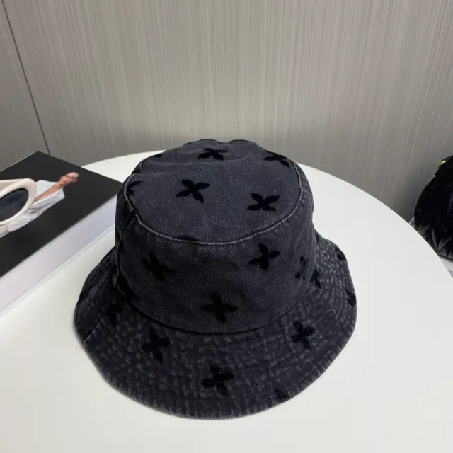 Louis Vuitton Chapeau de seau en velours côtelé brodé floral 4