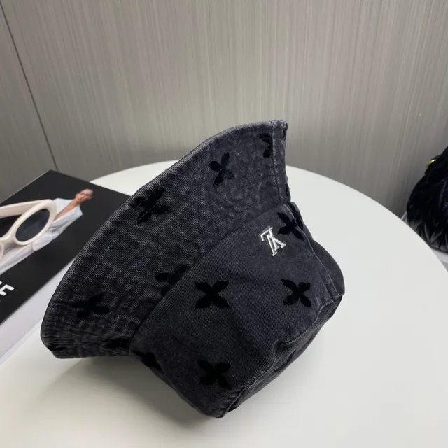 Louis Vuitton Chapeau de seau en velours côtelé brodé floral 9