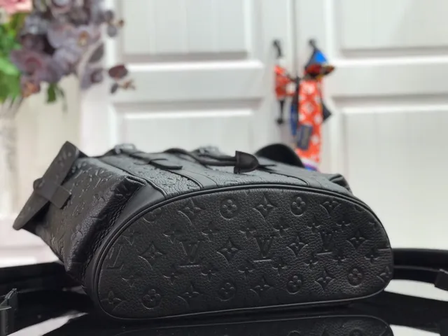 Louis Vuitton Explorer Preto Branco Couro com monograma embossado fechamento de tampa superior mochila casual 7