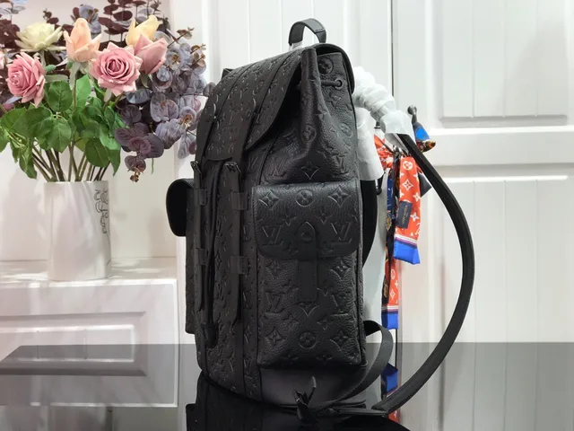 Louis Vuitton Explorer Preto Branco Couro com monograma embossado fechamento de tampa superior mochila casual 9