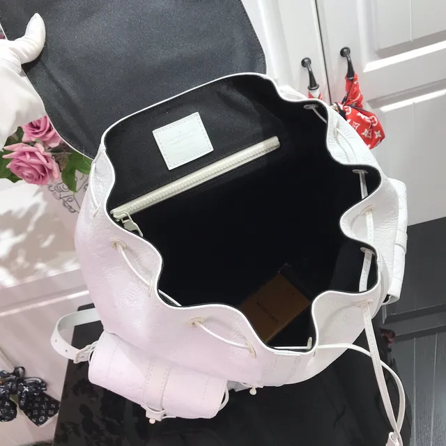 Louis Vuitton Explorer Preto Branco Couro com monograma embossado fechamento de tampa superior mochila casual 11