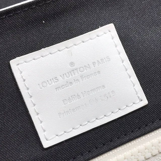 Louis Vuitton Explorer Preto Branco Couro com monograma embossado fechamento de tampa superior mochila casual 16