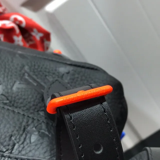 Louis Vuitton Explorer Preto Branco Couro com monograma embossado fechamento de tampa superior mochila casual 22