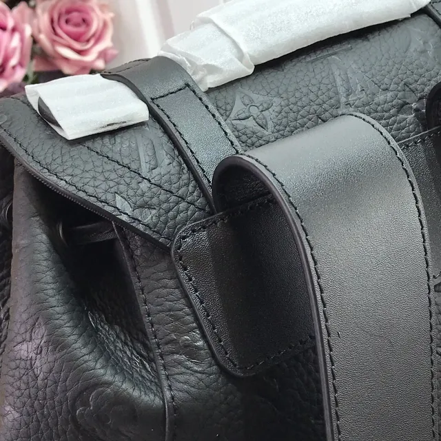 Louis Vuitton Explorer Preto Branco Couro com monograma embossado fechamento de tampa superior mochila casual 23