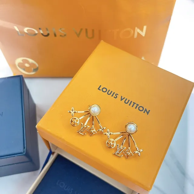 Louis Vuitton Fan Pearl Monogram Earrings 5