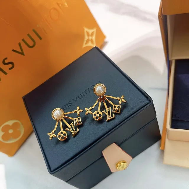 Louis Vuitton Fan Pearl Monogram Earrings 7