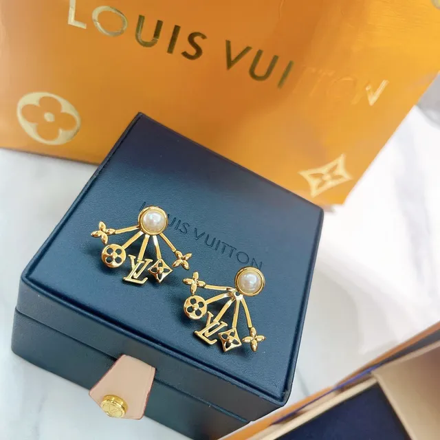 Louis Vuitton Fan Pearl Monogram Earrings 8