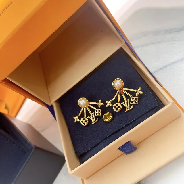 Louis Vuitton Fan Pearl Monogram Earrings 9