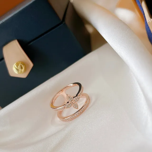 Louis Vuitton Flower Gold Navy Rose Pavé Diamond Ring 8