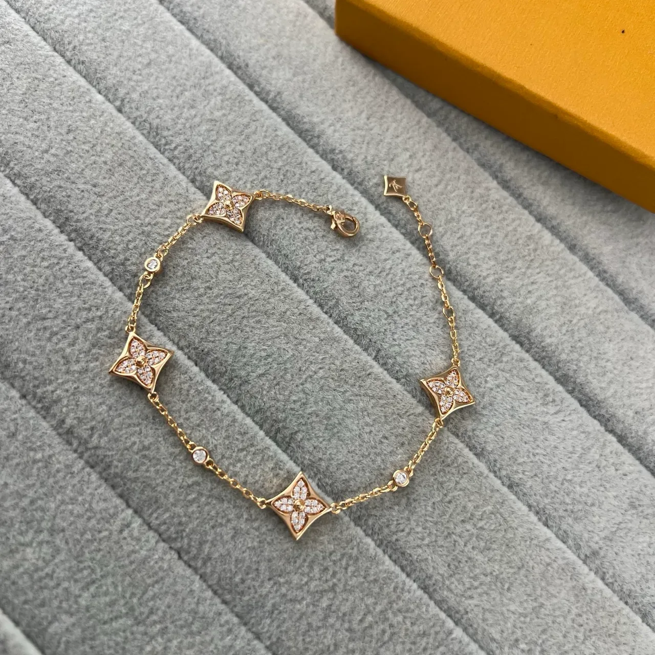 Louis Vuitton Flower Motif Pavé Quatrefoil Chain Bracelet 4