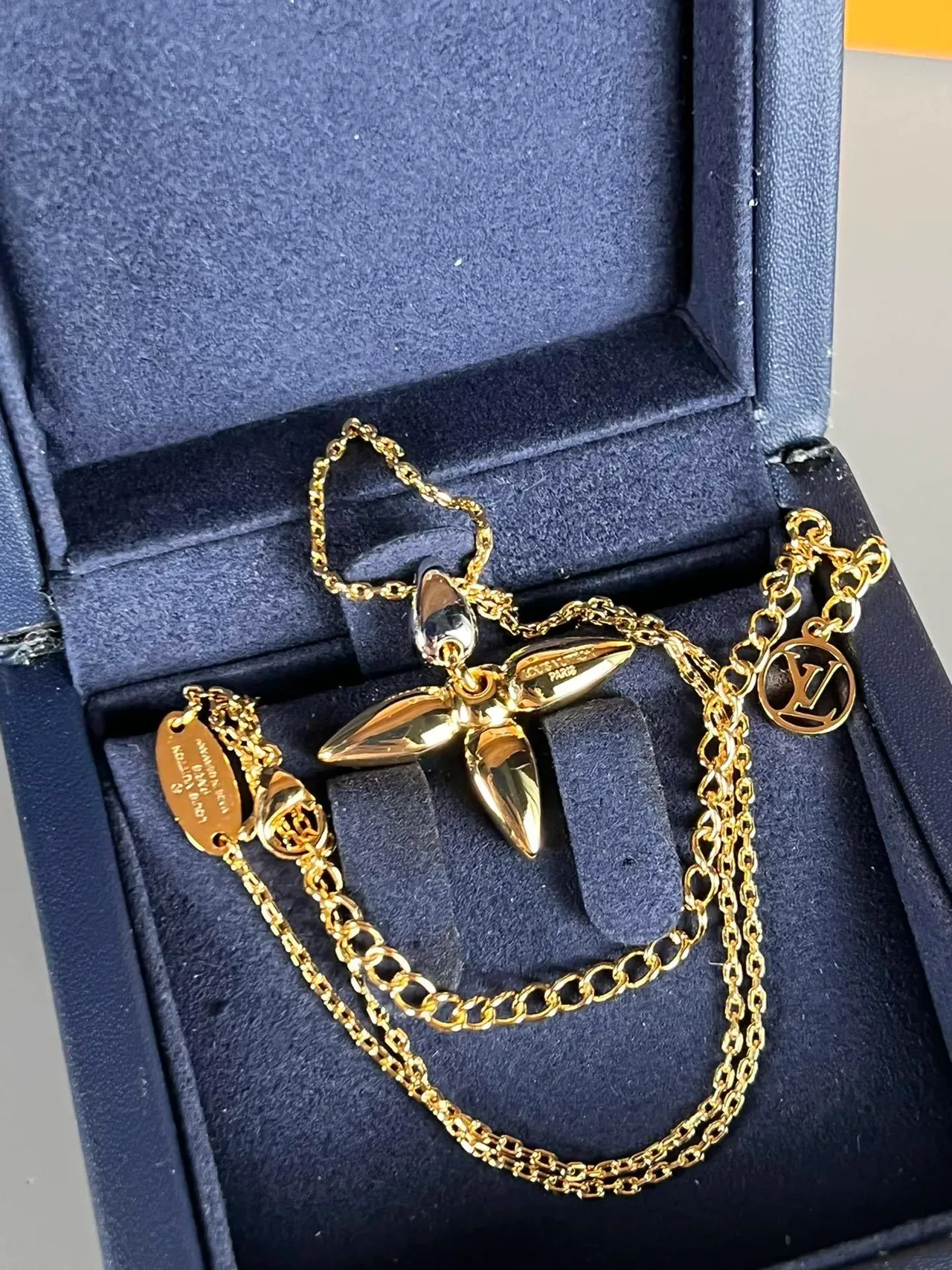 Louis Vuitton Colar Motivo Floral Ouro e Prata Bicolor 2