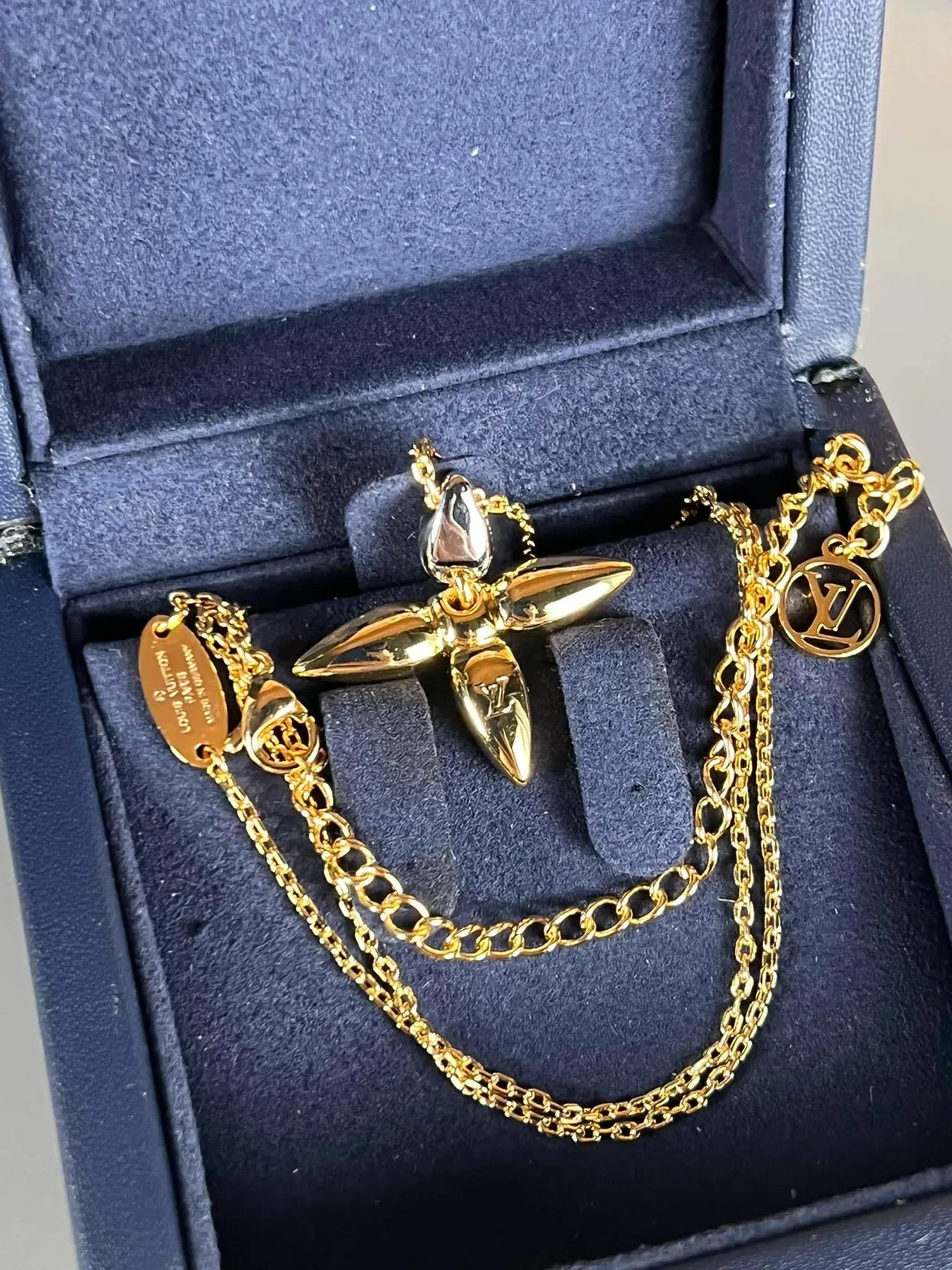 Louis Vuitton Colar Motivo Floral Ouro e Prata Bicolor 3