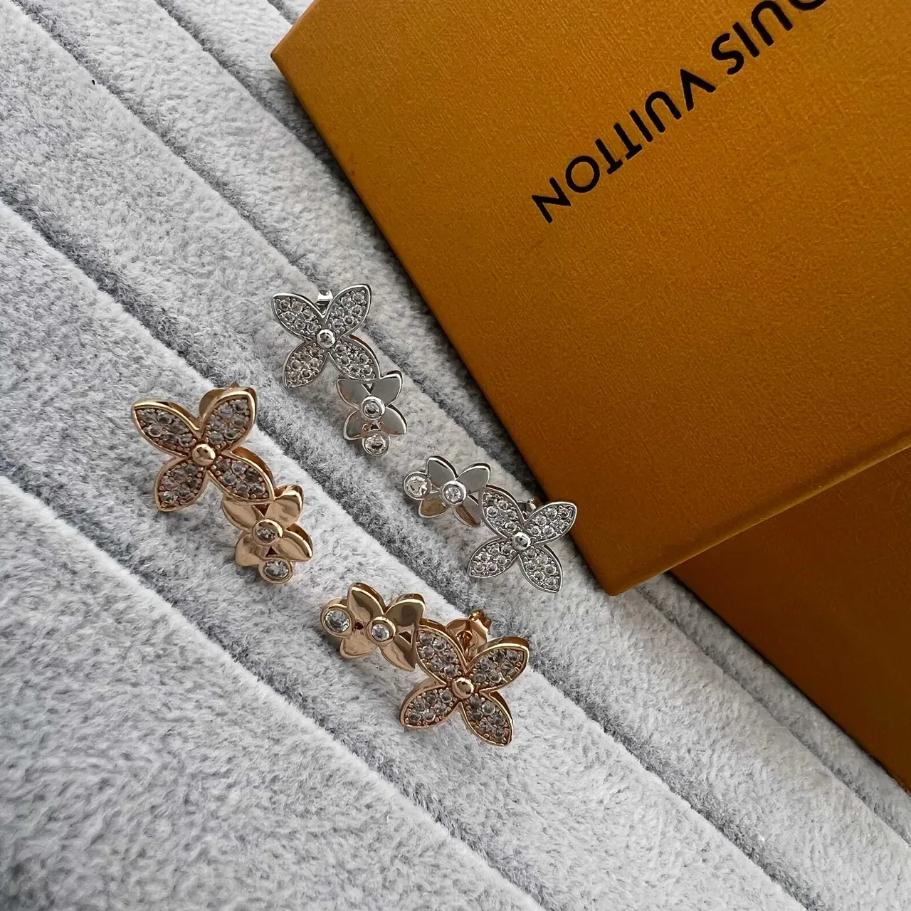 Louis Vuitton Flower Pavé Crystal Dual-Tone Stud Earrings 5