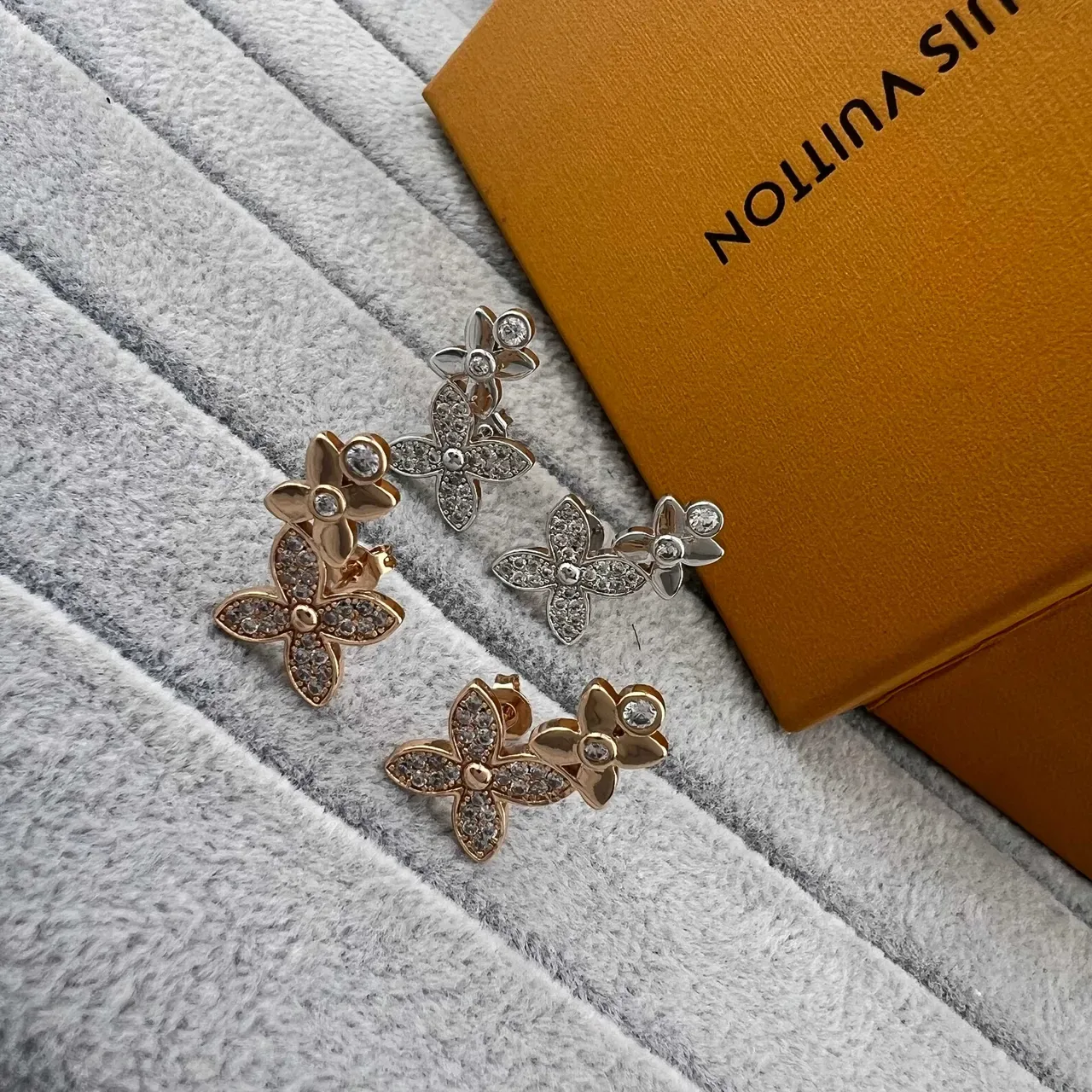 Louis Vuitton Flower Pavé Crystal Dual-Tone Stud Earrings 6