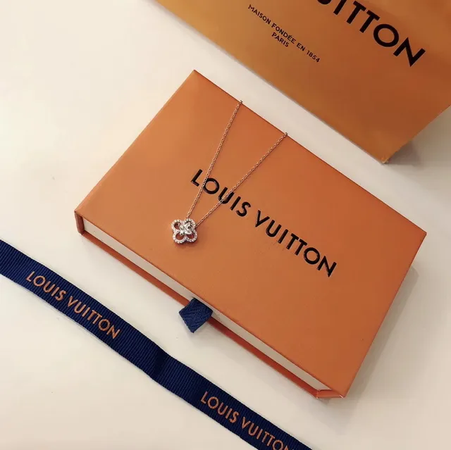Louis Vuitton Four-Petal Floral Pendant Necklace 2