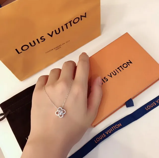 Louis Vuitton Four-Petal Floral Pendant Necklace 5
