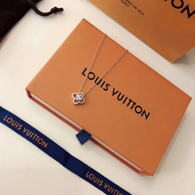 Louis Vuitton Four-Petal Floral Pendant Necklace 6