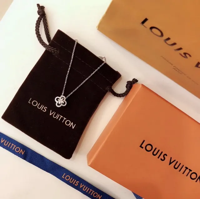 Louis Vuitton Four-Petal Floral Pendant Necklace 7
